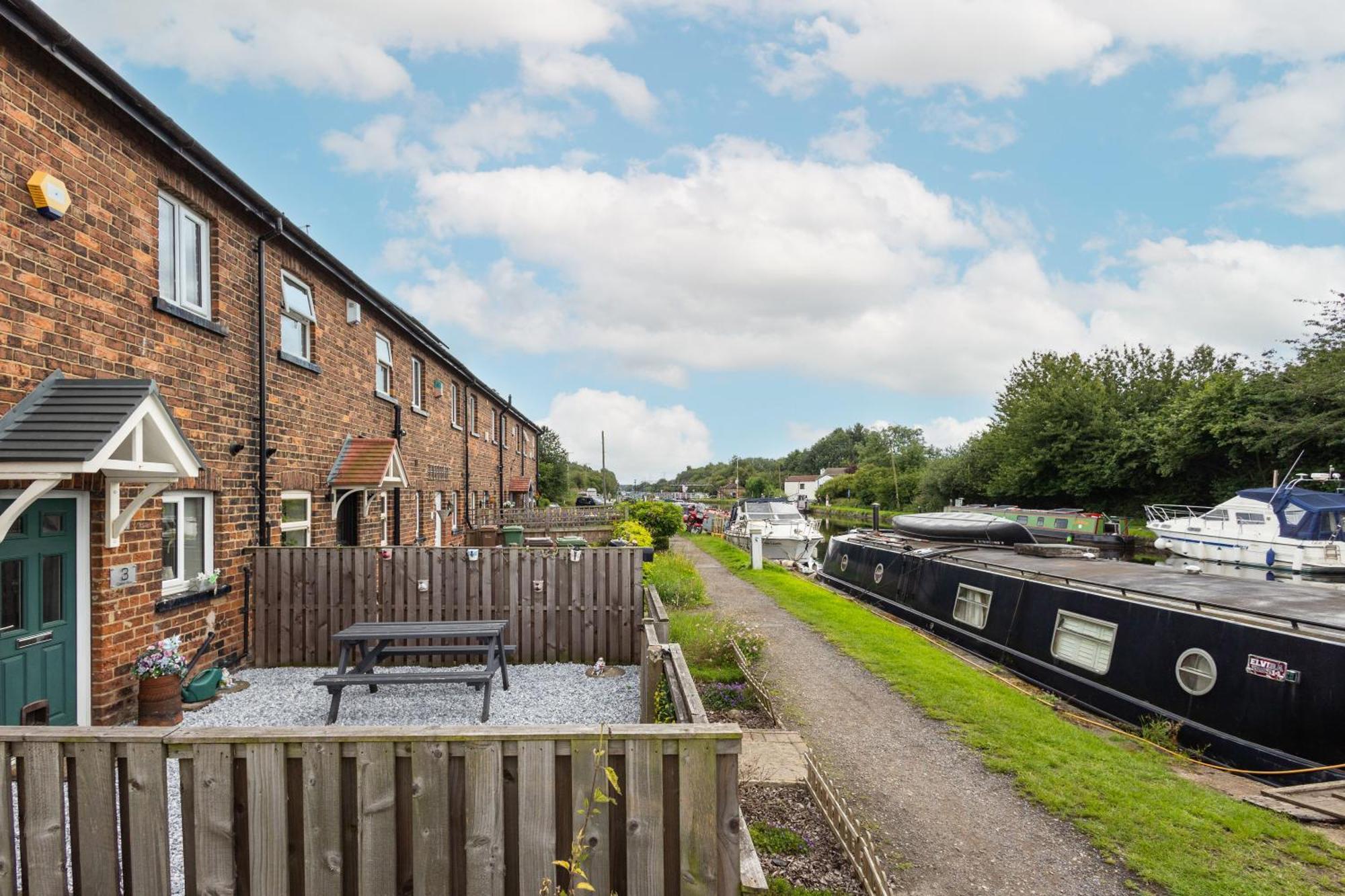 Canal Side Cottage Wakefield Stanley  Exterior photo